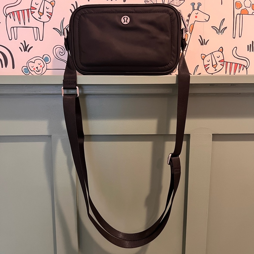 Lululemon Crossbody Camera Bag 2L